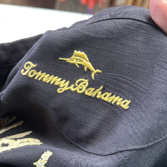 Tommy Bahama Men's Black "2021" Embroidered Short Sleeve Button Down Size XL - Picture 3 of 9